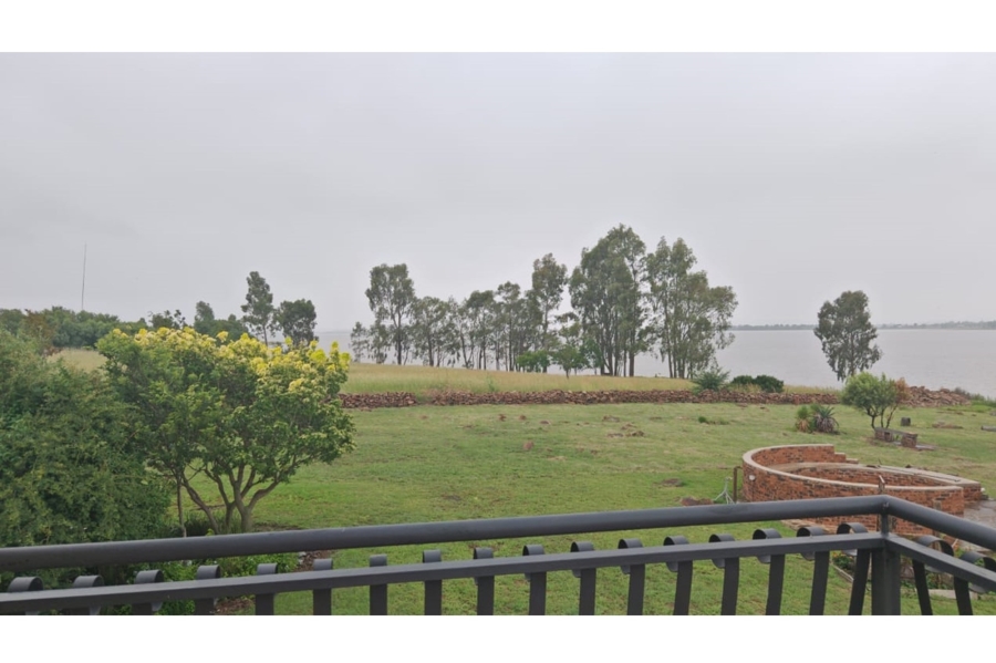 6 Bedroom Property for Sale in Vaaldam SH Free State